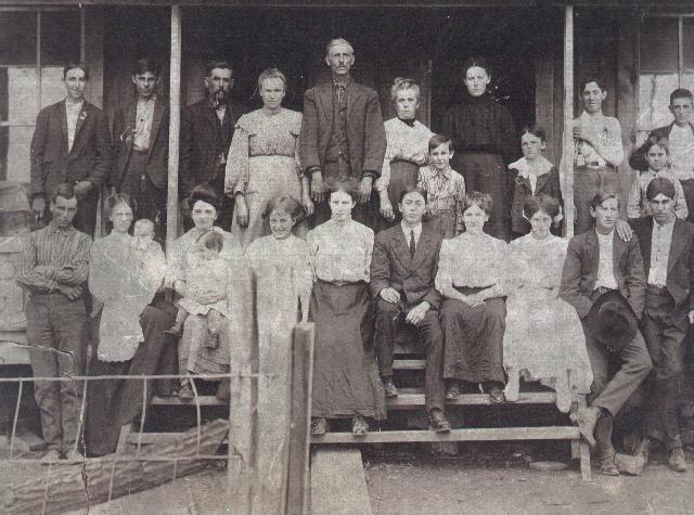 John S family_small.jpg (62710 bytes)
