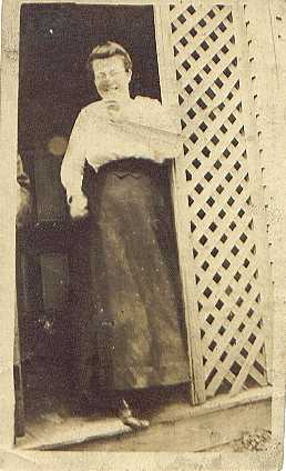 JOSEPHINE CRUMPLER EDWARDS~1.JPG (18772 bytes)