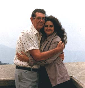 daddy and me.jpg (61497 bytes)